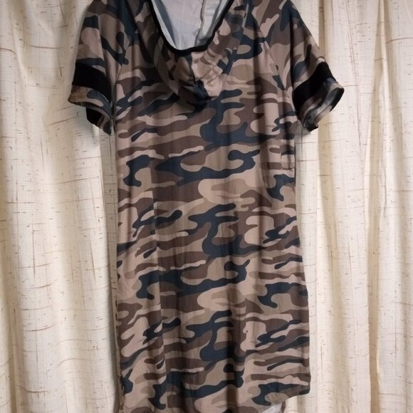 Hoodie Camo Dress - Picture 2 of 4